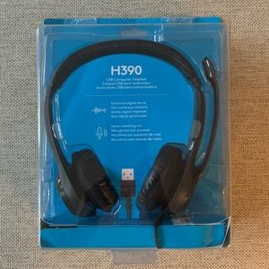 Used H390 Logitech USB computer headset.